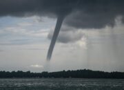 Dihantam Angin Puting Beliung, 834 Warga Sumedang dan Bandung Terpaksa Mengungsi