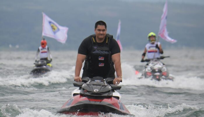 Serunya Menpora Dito Pimpin Parade Lap Diatas Jet Ski Kejurnas Aquabike 2024 Danau Toba