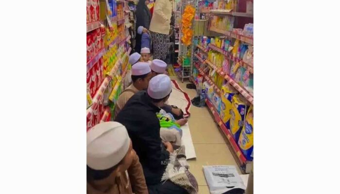 Viral Jamaah Salat Tarawih di Minimarket, Begini Penjelasannya