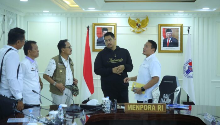 Menpora Dito Ingin Pesisir Barat Dibuat Pusat Surfing