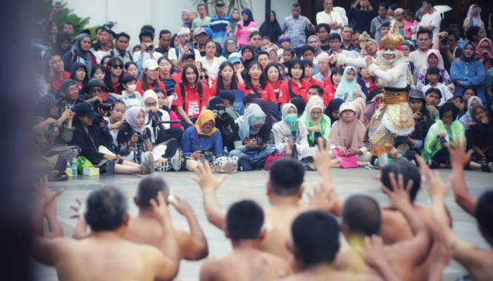 Plt. Direktur LPDUK Kemenpora: Usai Pertandingan Tim Red Sparks Merasakan Massage Tradisional Indonesia dan Saksikan Tari Kecak