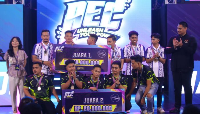 Menpora Dito Serahkan Award Peraih MVP AEC 2024