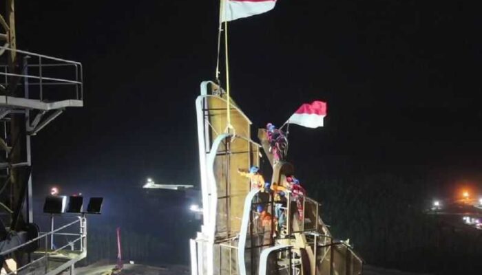 Pemasangan Bilah Terakhir Garuda Kantor Presiden di IKN Telah Rampung