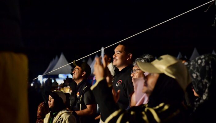 Menpora Dito Hadir di Masyarakat Saksikan Penampilan Ifan Seventeen Pada Penutupan Expo PON XXI