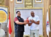 Pelatih Basket Kelas Dunia Phil Handy Datang ke Indonesia