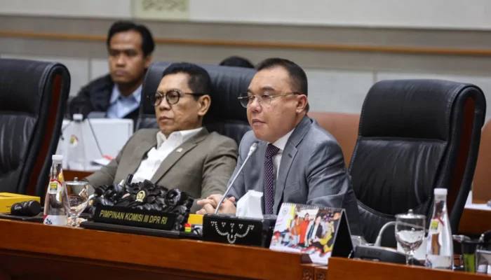 DPR Minta Kinerja Pembantu Presiden Dievaluasi