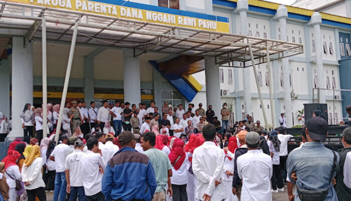 Honorer Dompu Gelar Aksi , Tolak PPPK Paruh Waktu