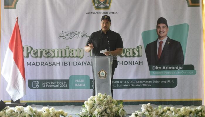 Menpora Dito Resmikan Renovasi Gedung Madrasah Ibtidaiyah Al Wathoniyah