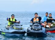 Menpora Dito Bersama Rombongan KASAL dan Atlet Jajal Jet Ski di Kepulauan Seribu