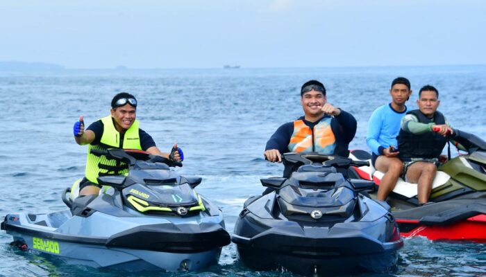 Menpora Dito Bersama Rombongan KASAL dan Atlet Jajal Jet Ski di Kepulauan Seribu