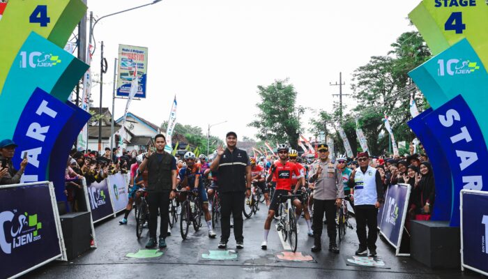 Lepas Peserta Tour de Banyuwangi Ijen 2025, Menpora Dito: Promosikan Daerah ke Mata Dunia Melalui Olahraga