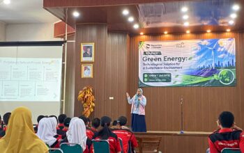 PLN Enjiniring kenalkan future skills dan transisi energi bersih kepada siswa SMKN 1 Jakarta