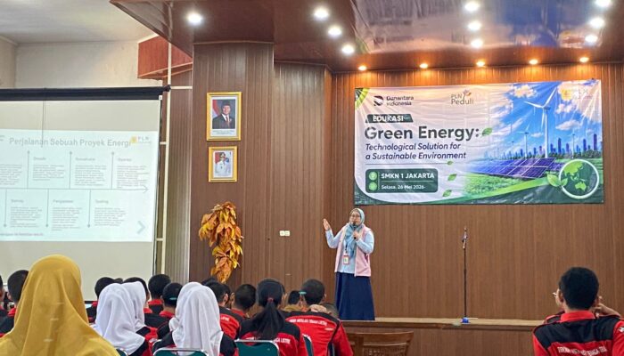 PLN Enjiniring kenalkan future skills dan transisi energi bersih kepada siswa SMKN 1 Jakarta