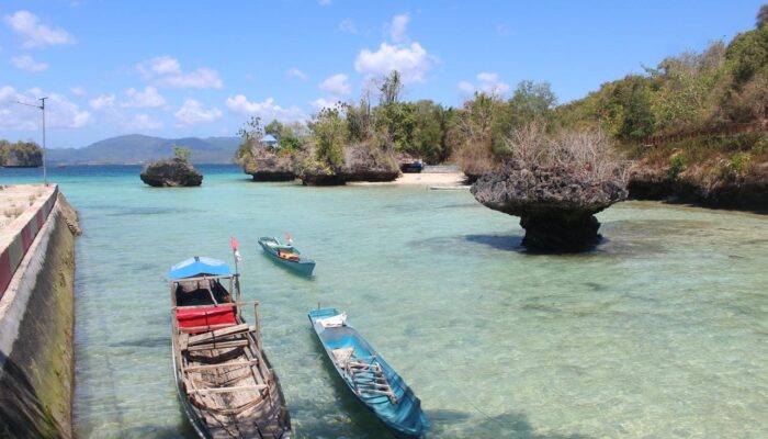 Tim Peneliti UNJ Gali Leksikon Laut dan Musim dari Masyarakat Pesisir Pantai Meleura, Muna